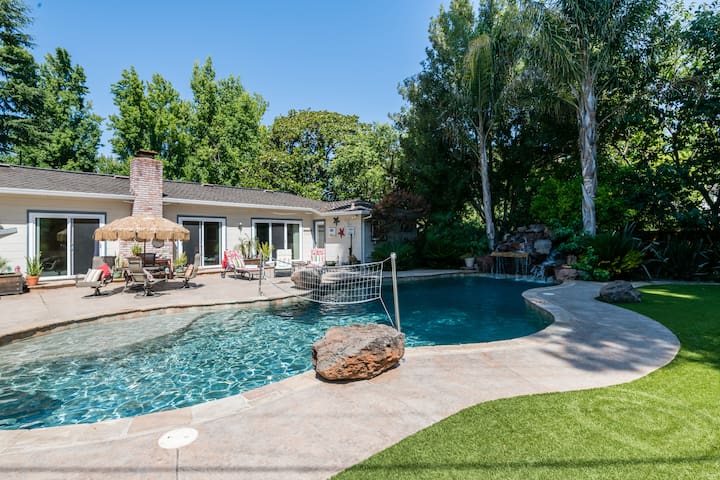 Spacious Home in the Heart of West Menlo Park