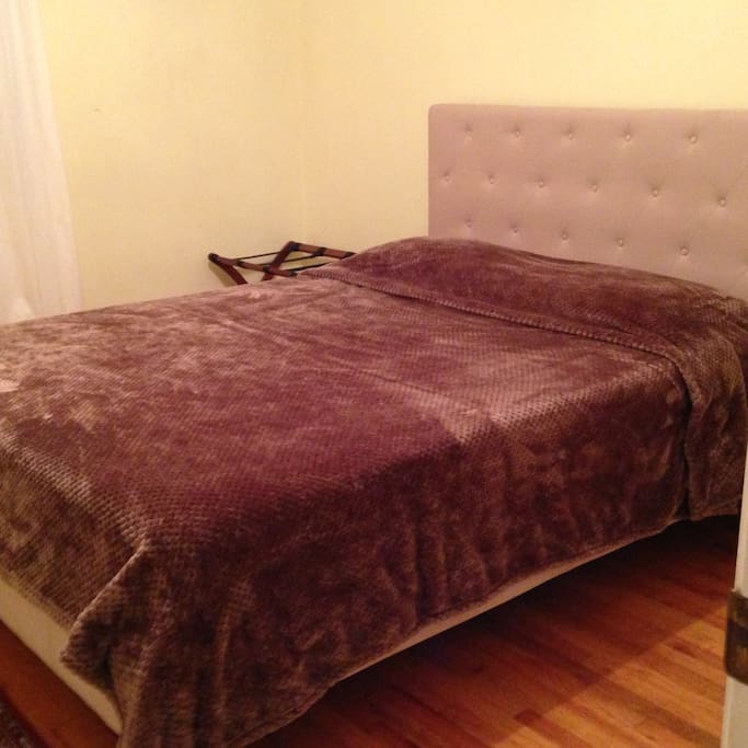 Very comfortable queen size bed.