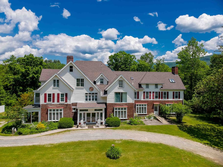 Your own VT Private Mansion! 15 bedrooms & 13 bath Villas for Rent in