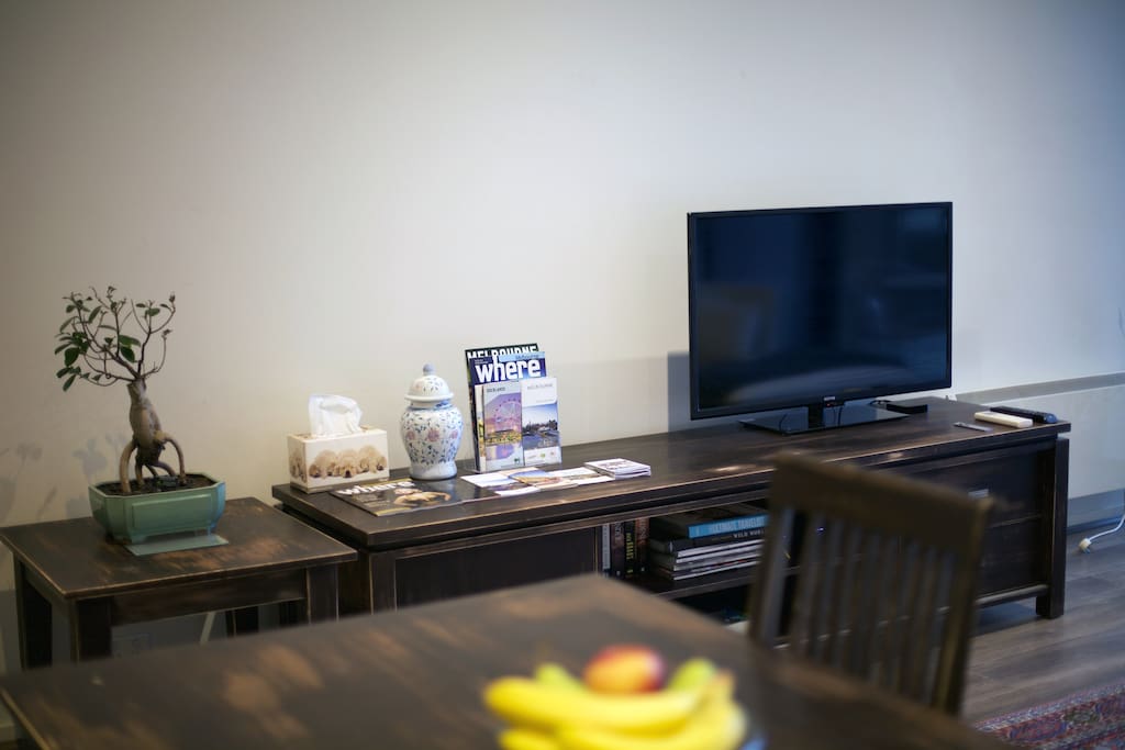 We provide tourist guides and brochures to help you get around Melbourne. TV has free to air channels as well as Netflix.