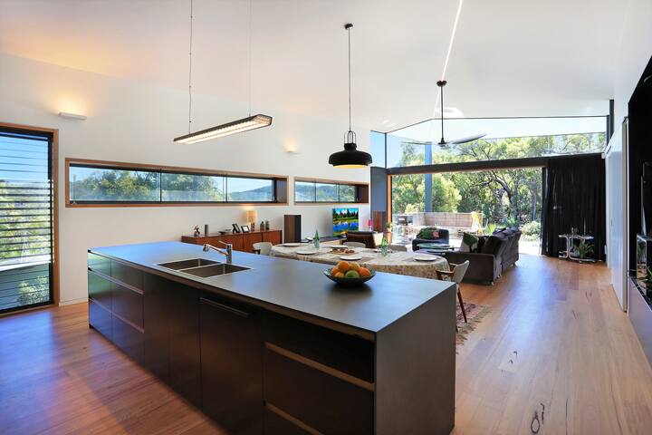 Leaf House – Heated Pool, National Park Views gallery image 3