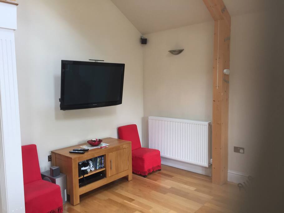 lounge tv