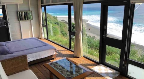 Ocean view 2 double or quadruple suites with private bathrooms, bathtubs, kitchens, barbecue areas,