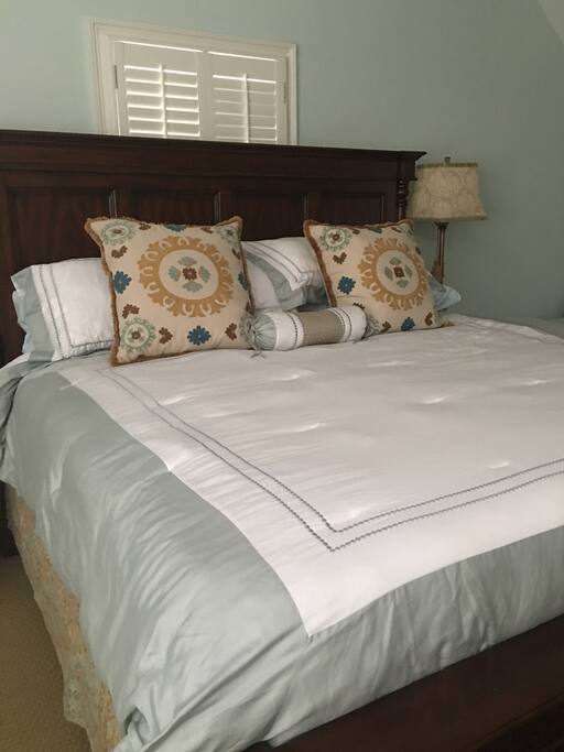 Comfy King Size Bed with another twin day bed in room with mattress underneath!