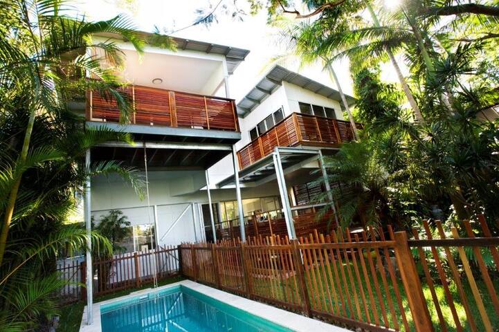 Sunshine Beach Tropical Resort Living gallery image 2