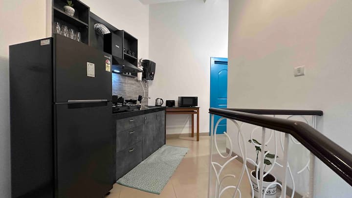 Kitchenette image 3