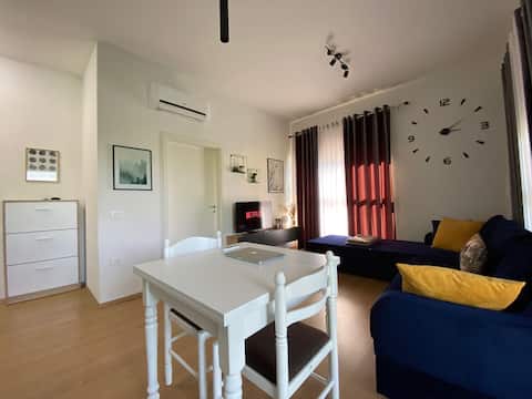Top Airbnb: Cozy Apt in Mangalem21 Complex Wfi/Ac/Netflix in Njësia Bashkiake Nr. 1