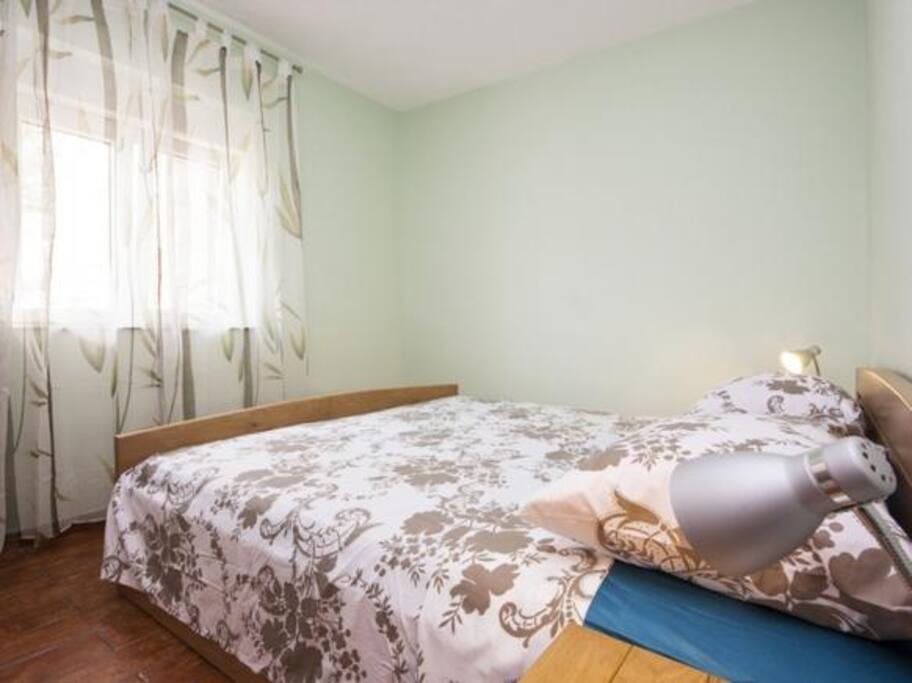 Schlafzimmer 1