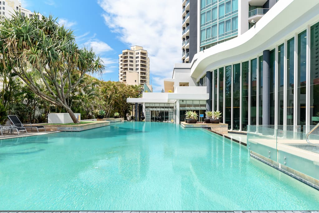 Mantra Legends Deluxe Suite Apartments for Rent in Surfers Paradise