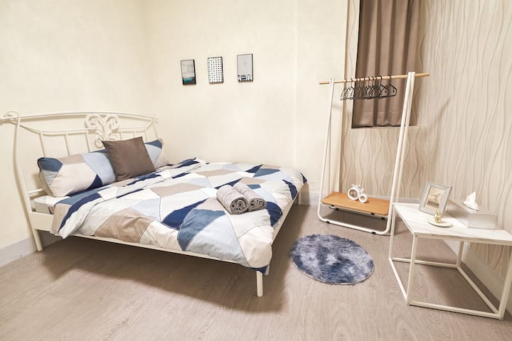 Bedroom 3: one double bed