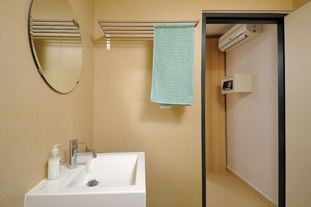 DeLuxe bathroom