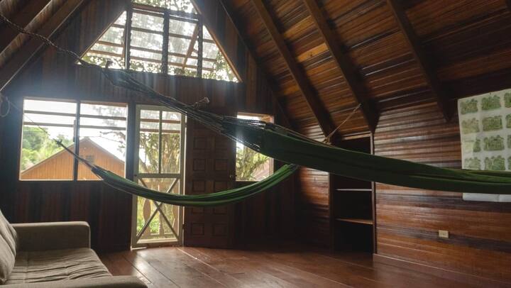 ที่พักกว้างขวางนี้เหมาะสำหรับการพักผ่อนและผ่อนคลายตั้งอยู่บนชั้น 2 หากคุณฝึกโยคะไกล่เกลี่ยสถานที่พักผ่อนนี้เหมาะสำหรับคุณ 

มีทางเข้าห้องน้ำชั้น 2