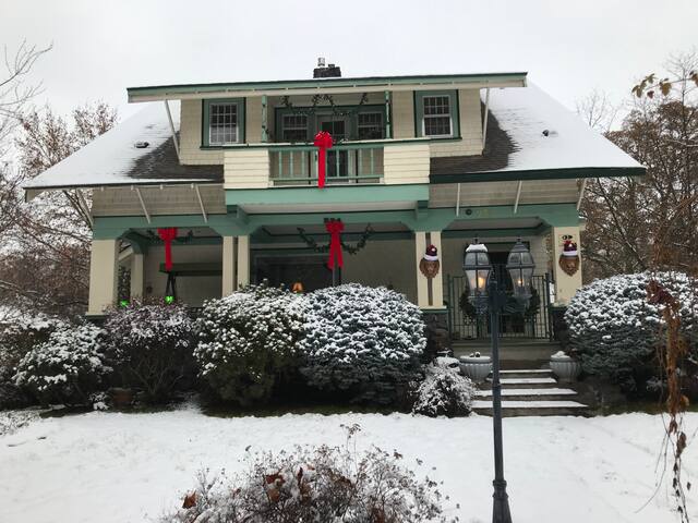 The Parkside #3  Cozy, Safe, Quaint & Comfortable!