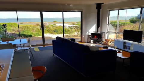 Coorong Waterfront Retreat, holiday house