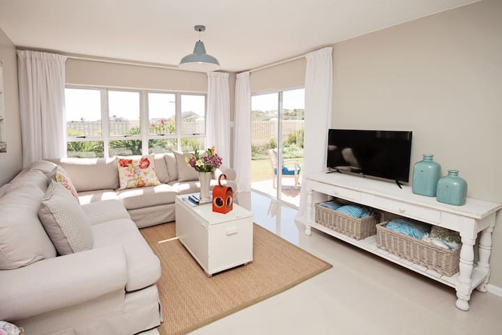 🏝 SEASIDE Apartment with stunning garden