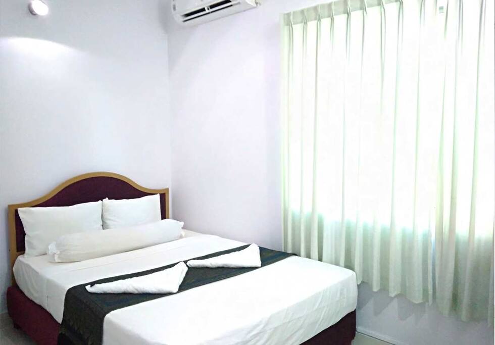 room with single bed