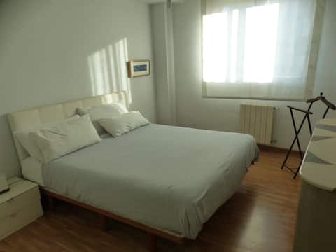 Large double room thirty minutes from center