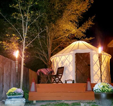 Backyard Bohemia-Cozy Glamping/Romantic Adventure!