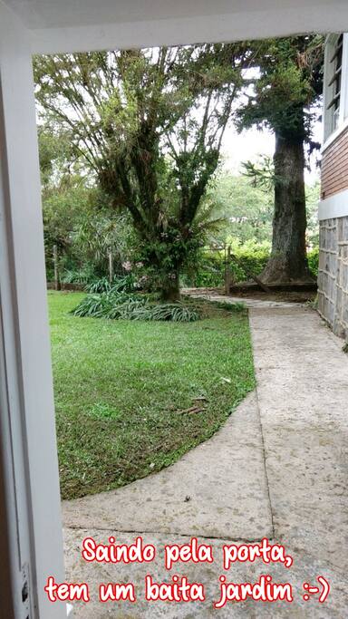 Caminho para acesso ao quarto, todo de pedra.