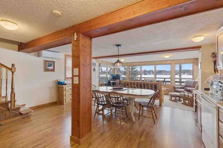 CHARMING cabin getaway just 1 hour from MPLS! gallery image 5