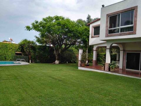 House with large garden Parks Sumiya Cuernavaca