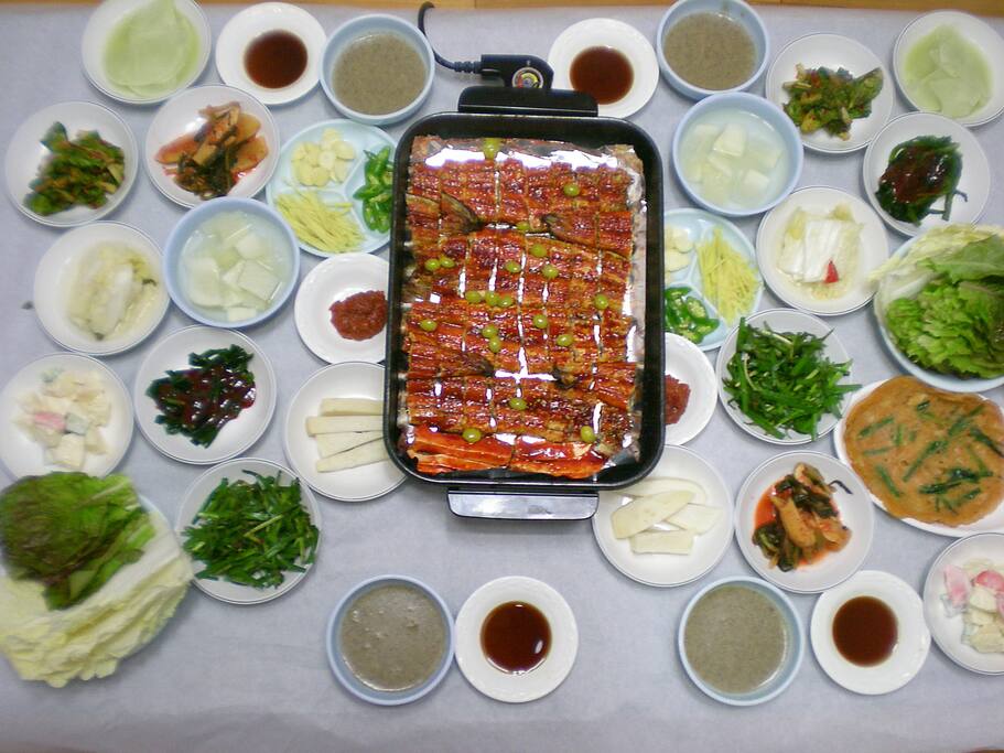 식당 대표 메뉴입니다. 장어구이 맛집으로 유명합니다.
