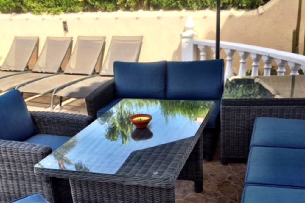 Lounge Outside