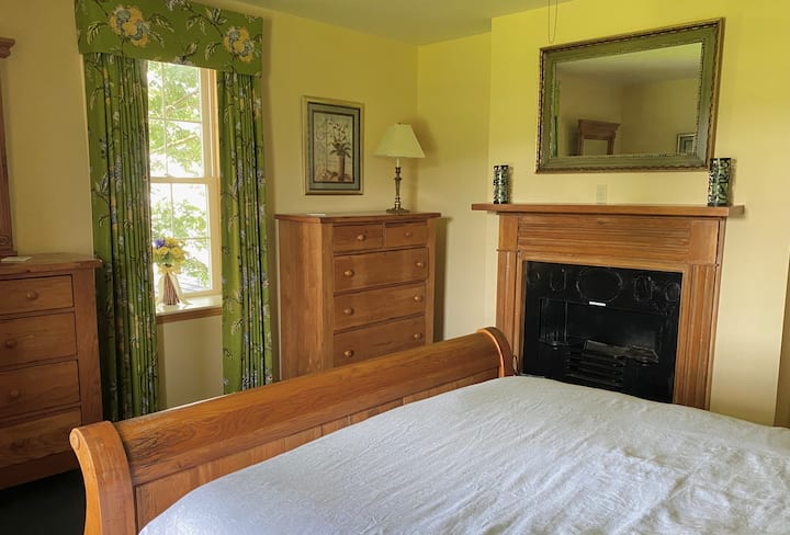 The Laurel Room with Queen bed.