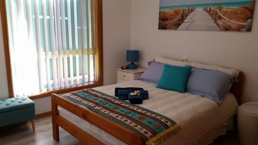 Comfy Double Room in BEAUTIFUL South West Rocks
