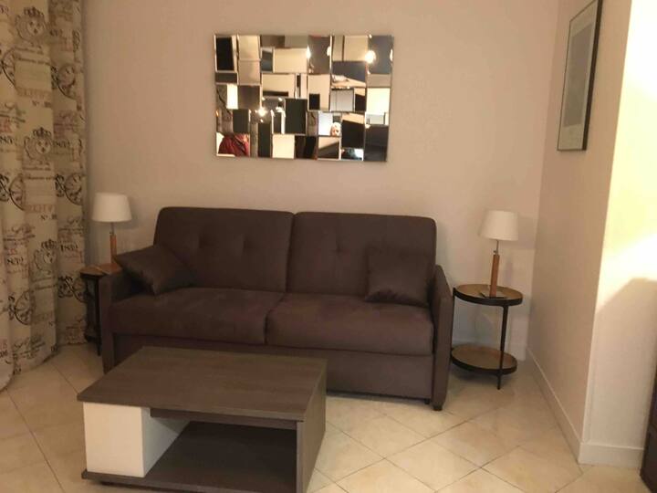 ספה נפתחת במצב יום