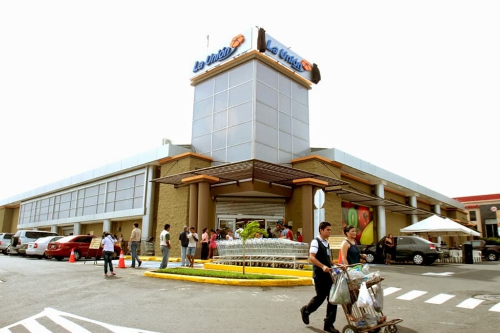 La UNION, el supermercado mas grande y variado de la ciudad.