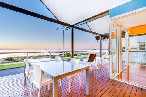 Bluehaven Beach Retreat - Beachfront Luxury