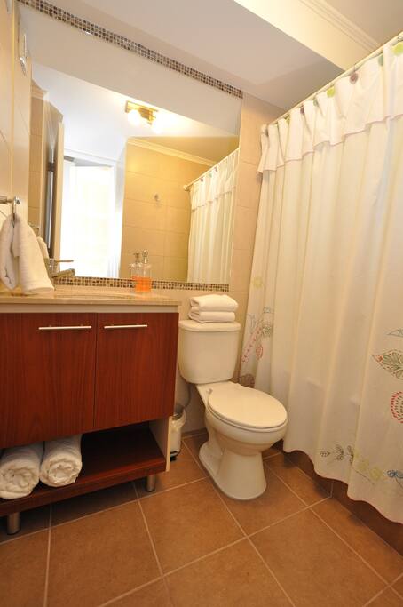 Baño full equipado con tina