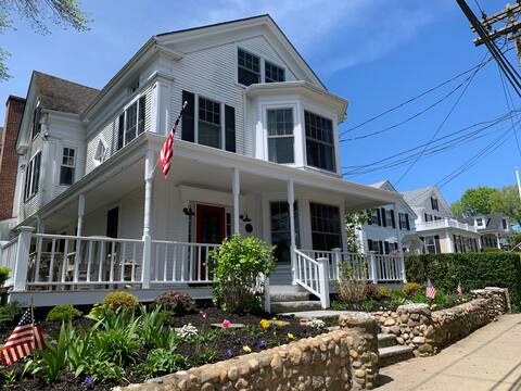 Large downtown captain's house 9bd.