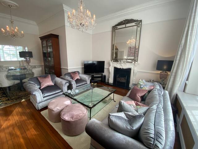 Private Entrance, Heathrow Express, Hyde Park gallery image 5