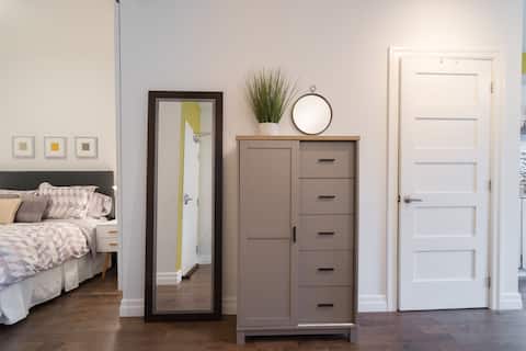 Toronto Beaches 1 bedroom apartment