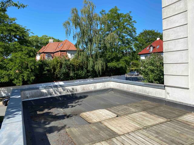 Herskabelig villalejlighed tæt på city og strand gallery image 4