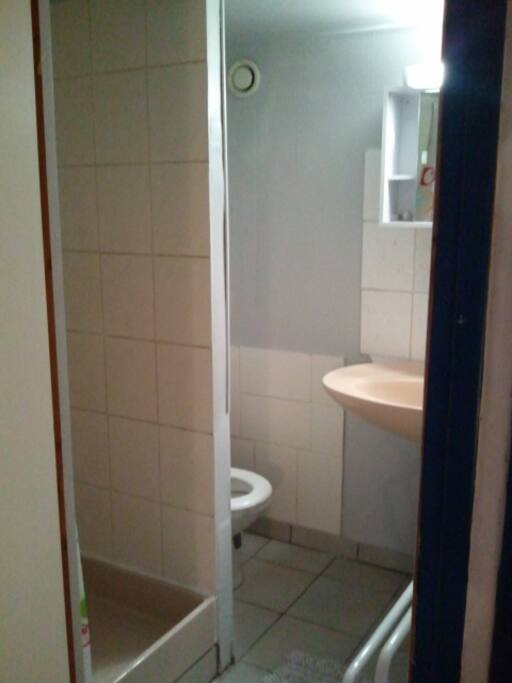 salle de douche et WC