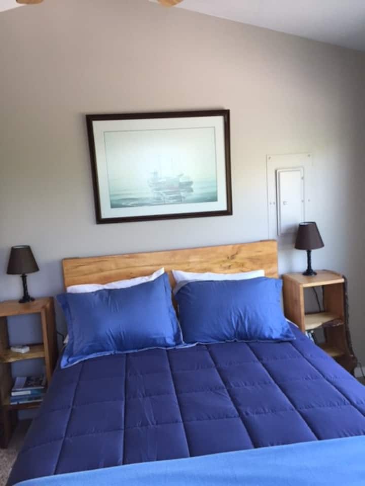Well appointed lake view condo Condominiums for Rent in Polson
