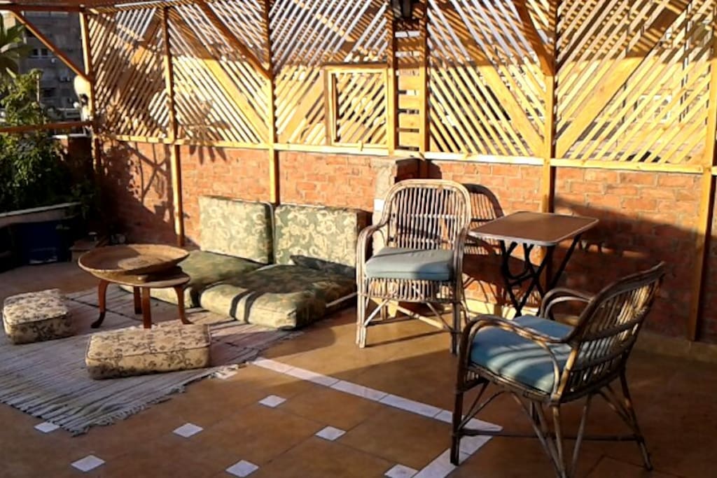 Roof-garden with morning Sun and comfortable seats!