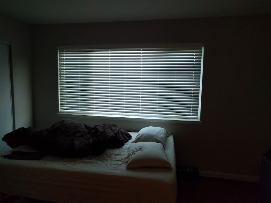 Master bedroom (queen)