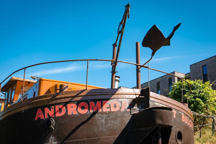 Sleeping on a boat – Ecohostel gallery image 2