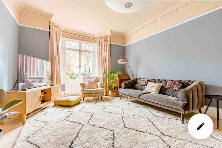 Beautiful and Very Spacious Victorian House gallery image 5