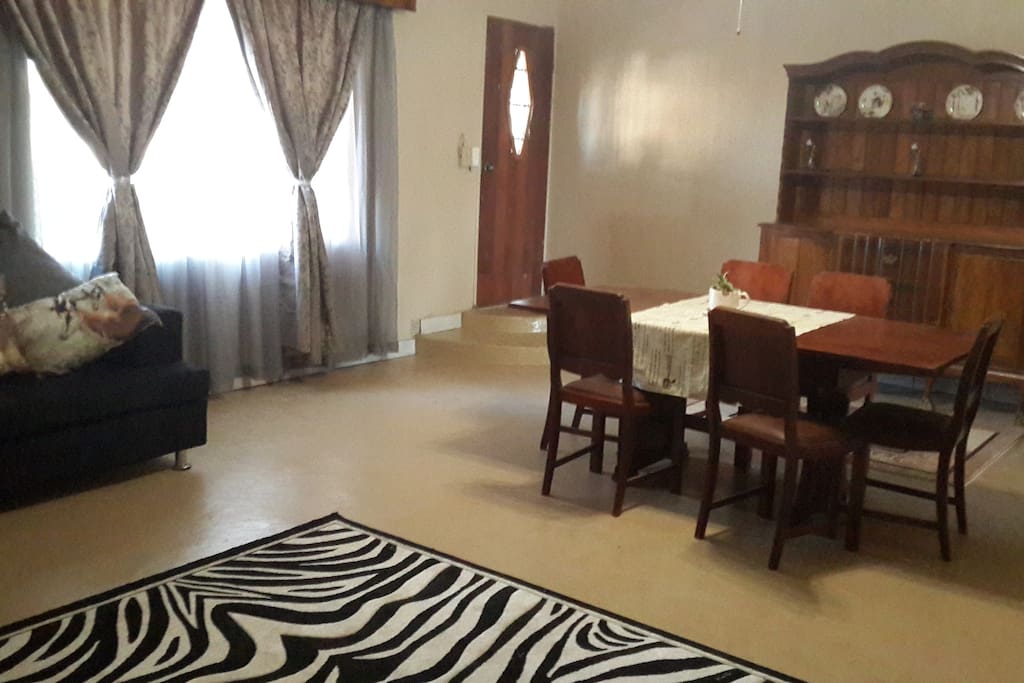 The lounge has no tv or radio