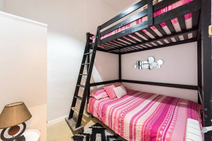 5 BEDROOMS IN THE HEART OF MADRID gallery image 3