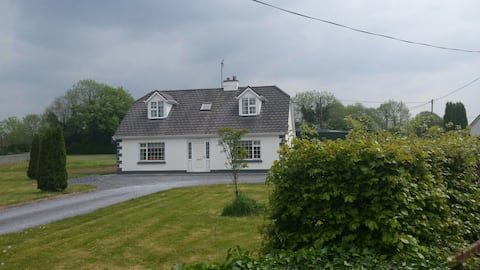 Cloonboo Lodge (9 bed home that sleeps 12 people)