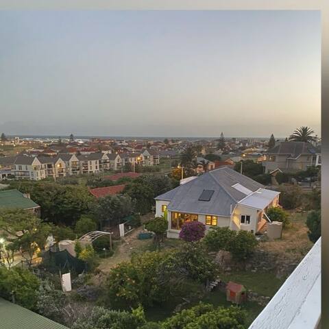 Mountainside Family Home. gallery image 3