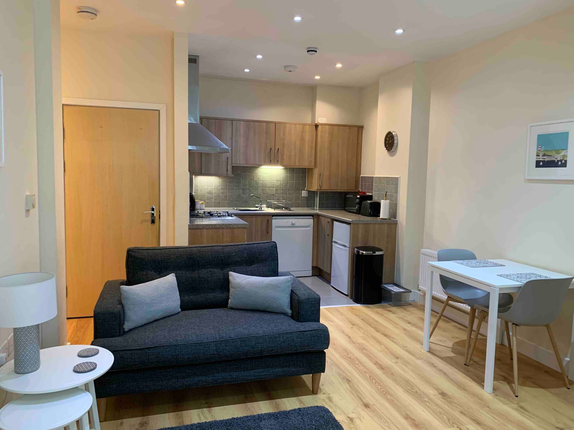 Modern 1 bed Barbican apartment, private parking