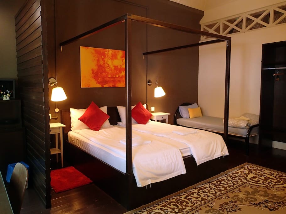 A single bed will be set up in the first bedroom for the 5th person.
