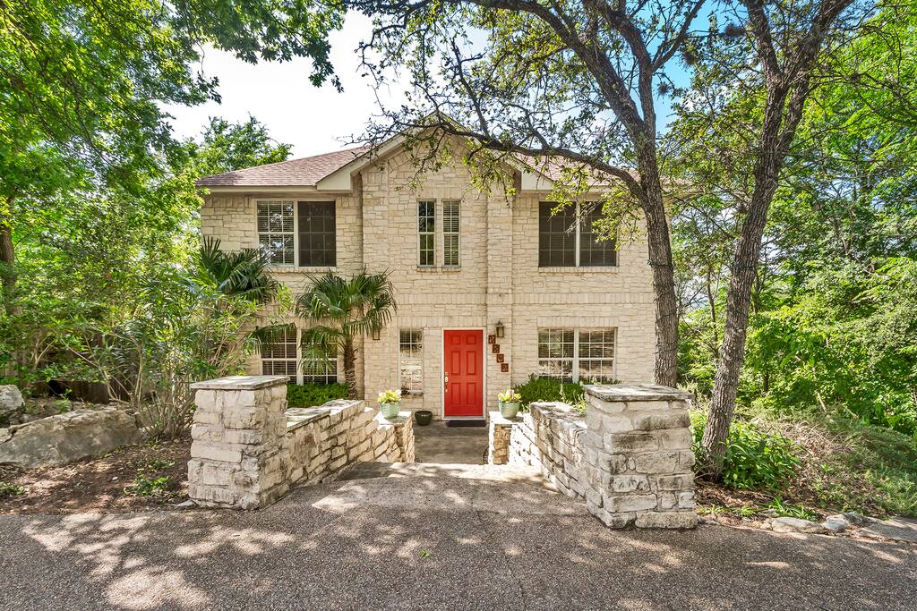 The red front door means a safe stop for travelers!